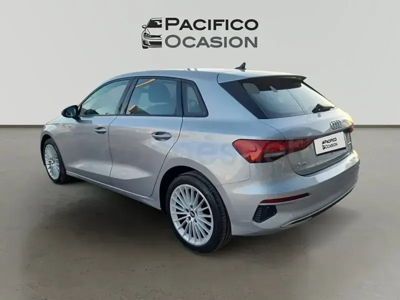 Usado Audi A3 Advanced Plus 116 CV (85 kW) 2022 Gris / plata Berlina