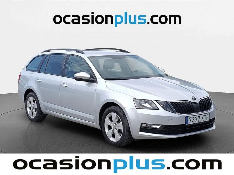 Usado Skoda Octavia 116 CV (85 kW) 2019 Gris plata Familiar