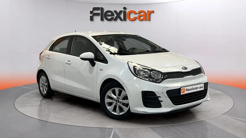 Blanco Usado 2017 Kia Rio Utilitario | 9390 € (Precio justo) - Imagen 1/4