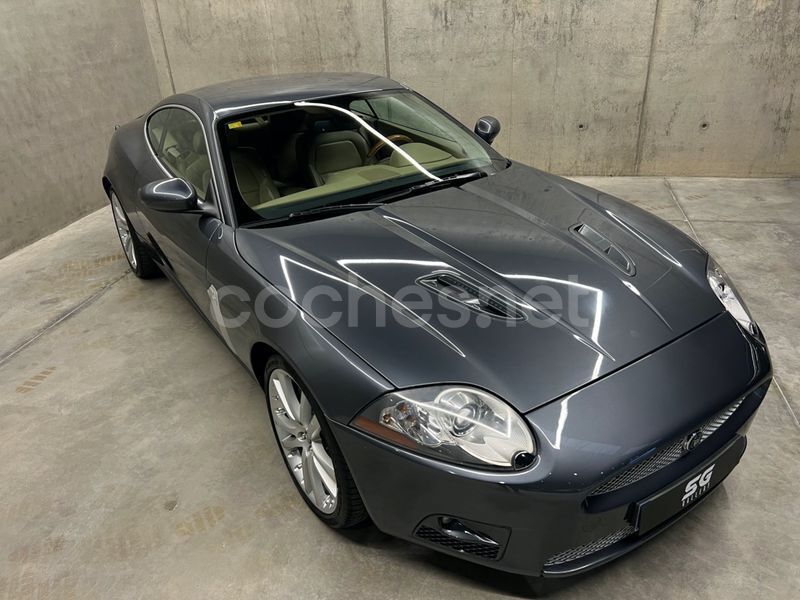 Usado Jaguar XKR 395 CV (290 kW) 2006 Gris / plata Coupe