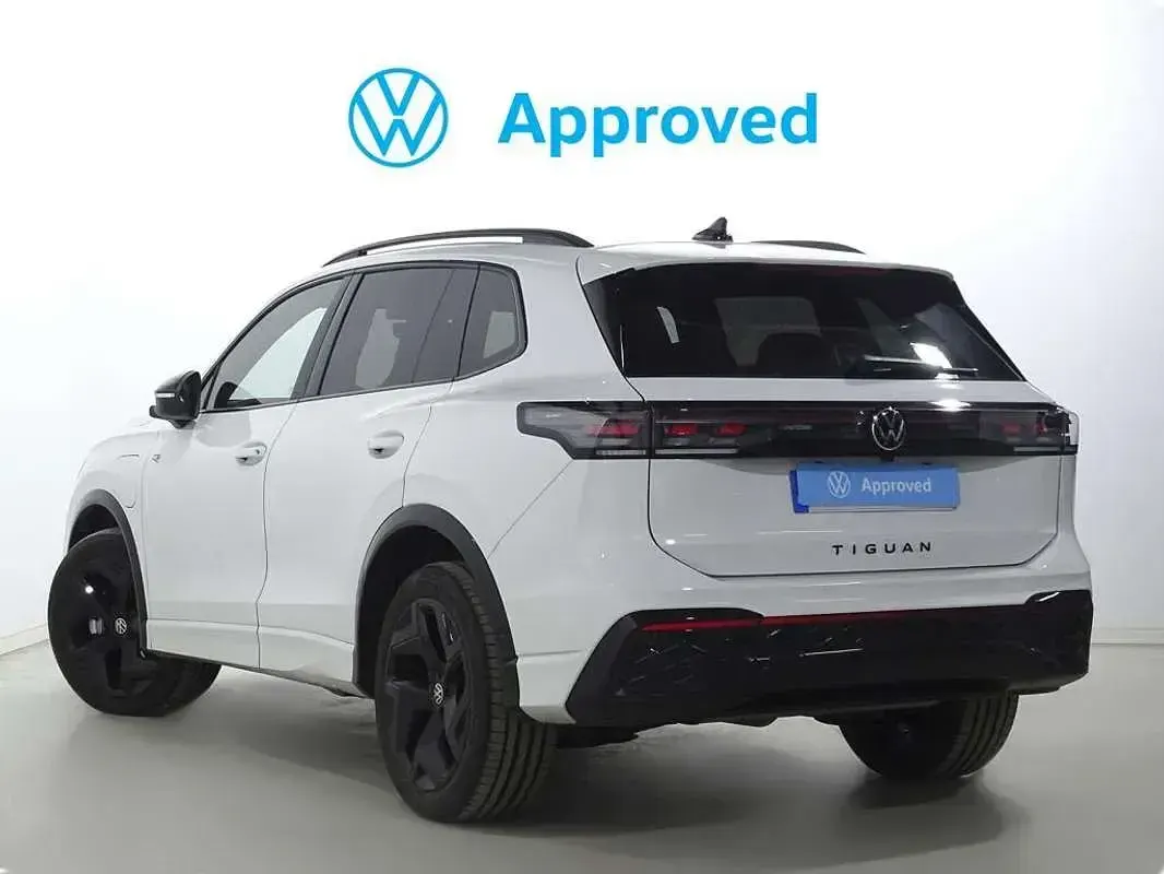 Usado VW Tiguan R-line 204 CV (150 kW) 2025 Negro SUV