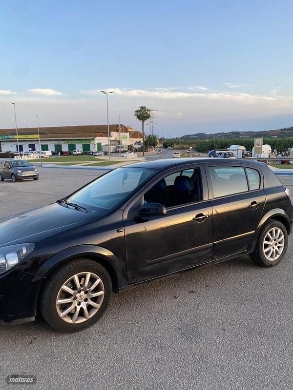 Usado Opel Astra 120 CV (88 kW) 2006 Negro Familiar