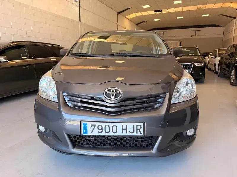 Usado Toyota Verso Advance 126 CV (92 kW) 2012 Gris / plata Monovolumen