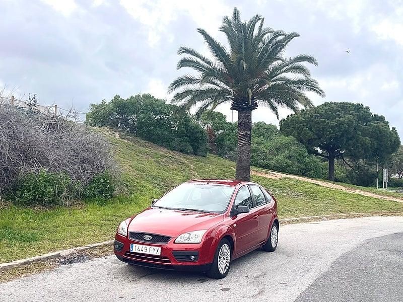 Usado Ford Focus Trend 115 CV (84 kW) 2007 Granate Berlina