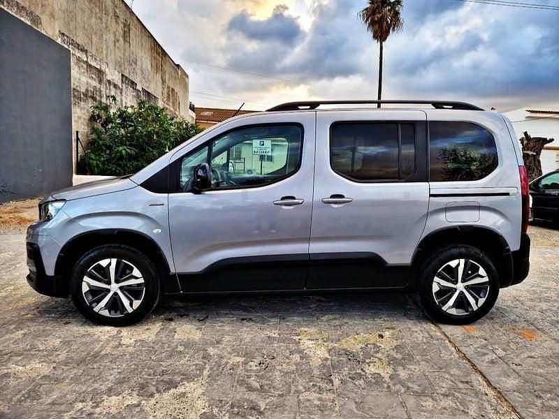 Usado Peugeot Rifter GT-line 110 CV (80 kW) 2019 Gris / plata Monovolumen