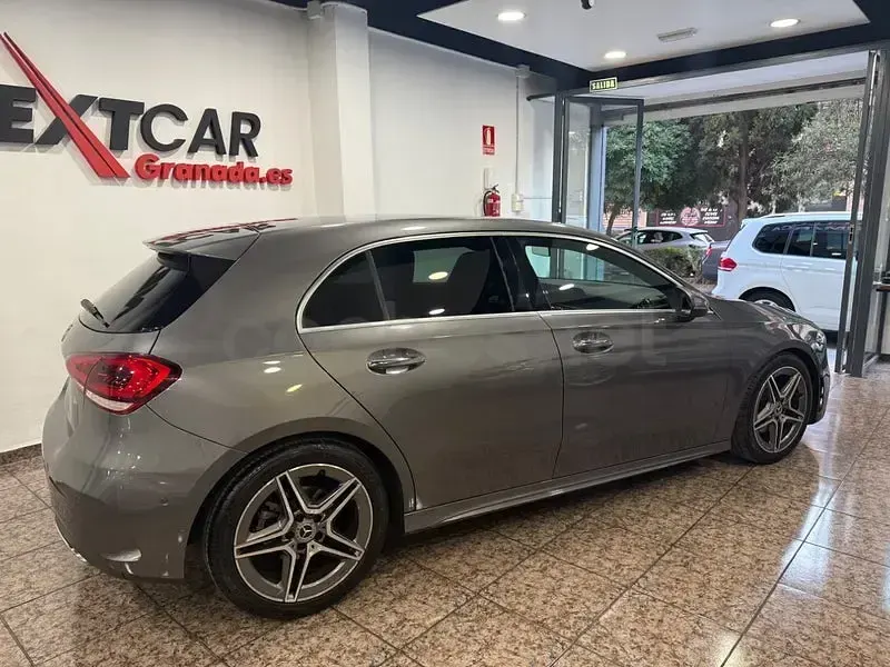 Usado Mercedes A180 136 CV (100 kW) 2019 Gris / plata Berlina