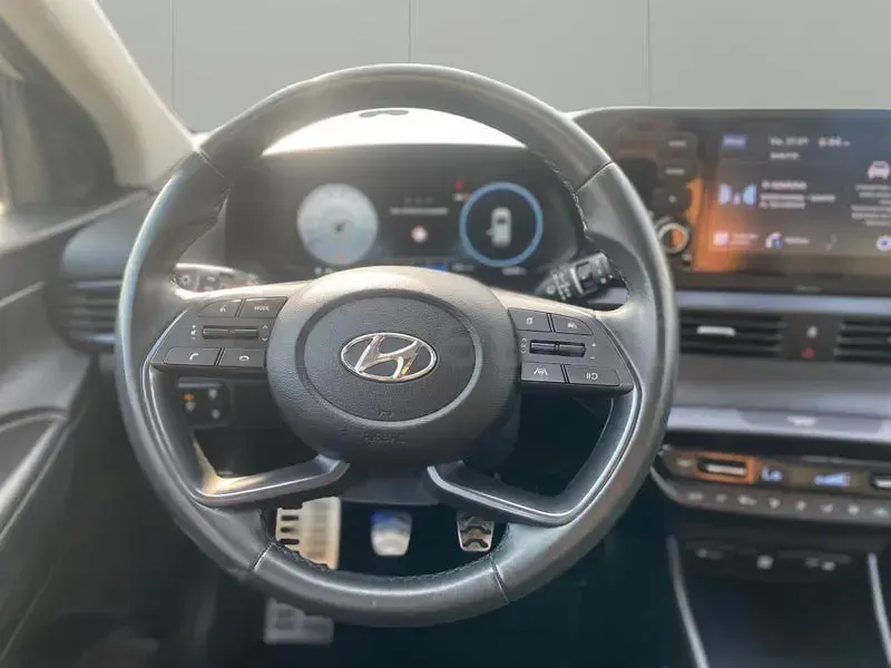 Usado Hyundai Bayon 100 CV (73 kW) 2021 Gris / plata SUV
