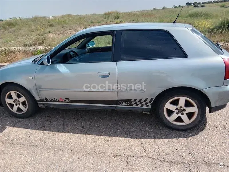 Usado Audi A3 Ambiente 110 CV (80 kW) 2001 Gris / plata Utilitario