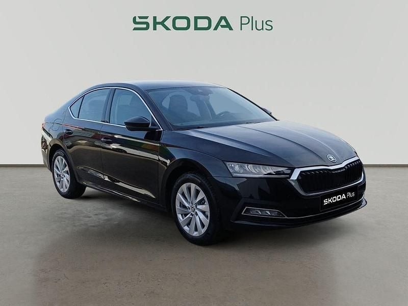 Negro Usado 2024 Skoda Octavia Selection Berlina | 23.990 € (Precio justo) - Imagen 1/4