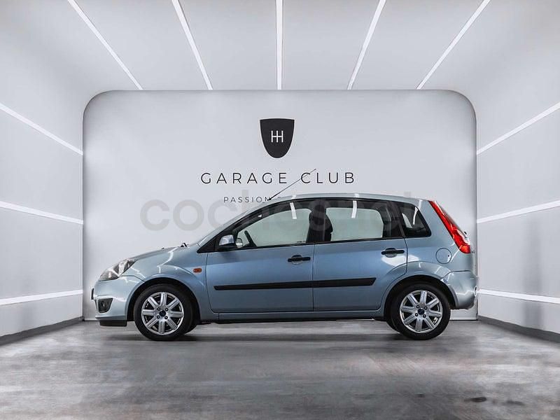 Usado Ford Fiesta 100 CV (73 kW) 2007 Azul Utilitario