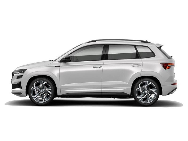 Blanco Nuevo 2025 Skoda Karoq SportLine SUV | 34.949 € (Caro) - Imagen 1/4