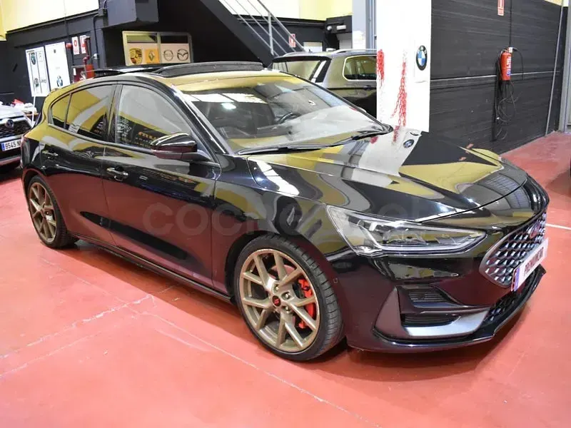 Usado Ford Focus ST 280 CV (205 kW) 2022 Negro Berlina