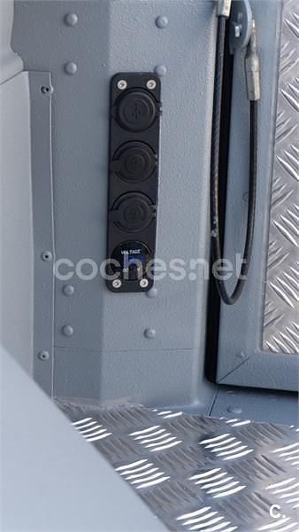 Usado Land Rover Defender 122 CV (89 kW) 2009 Gris / plata Recogida