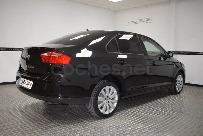 Usado Seat Toledo Reference 105 CV (77 kW) 2013 Negro Utilitario