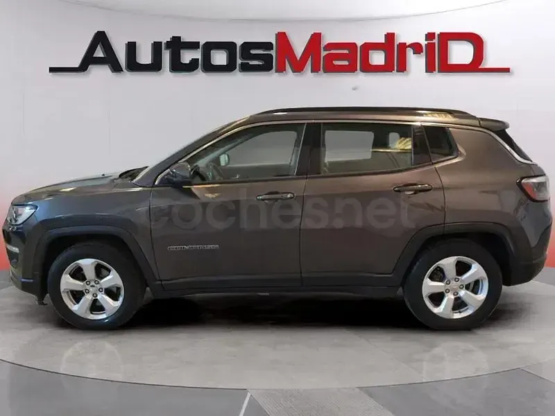 Usado Jeep Compass Longitude 120 CV (88 kW) 2020 Gris / plata SUV