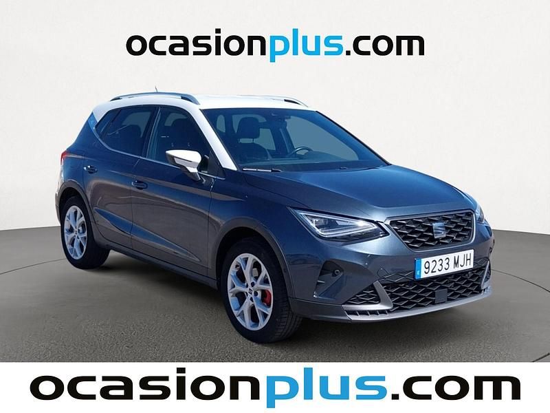 Usado Seat Arona FR 150 CV (110 kW) 2023 Gris SUV