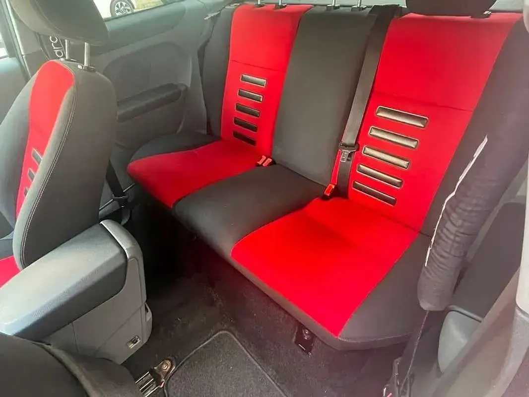Usado Ford Focus 116 CV (85 kW) 2008 Rojo Berlina