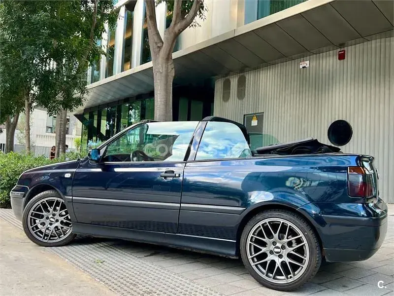 Usado VW Golf Cabriolet Highline 115 CV (84 kW) 2001 Azul Descapotable