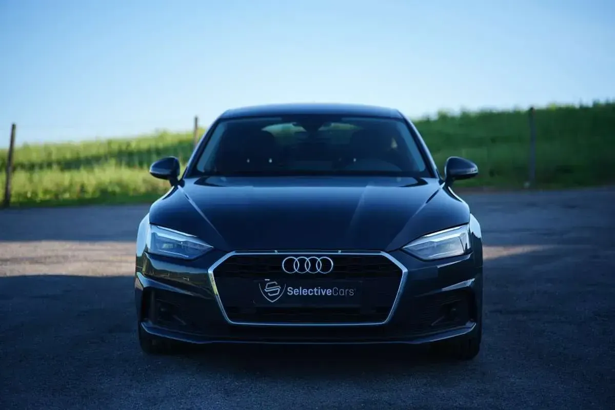Usado Audi A5 Sportback Advanced 163 CV (119 kW) 2021 Gris Utilitario