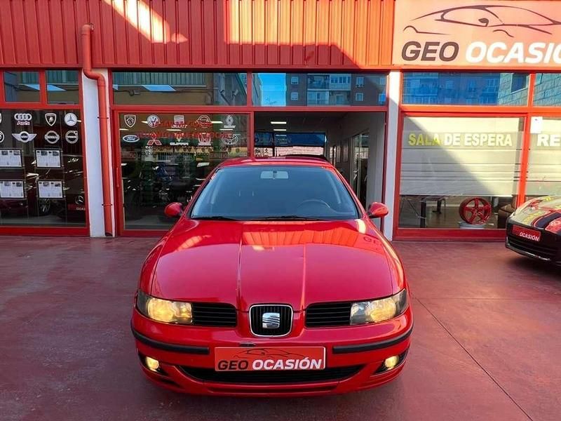 Usado Seat Leon Stella 90 CV (66 kW) 2003 Rojo Utilitario