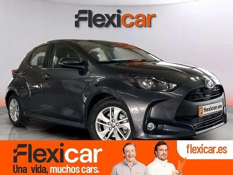 Gris Usado 2021 Toyota Yaris Hybrid Active Utilitario | 16.990 € (Buen precio) - Imagen 1/4