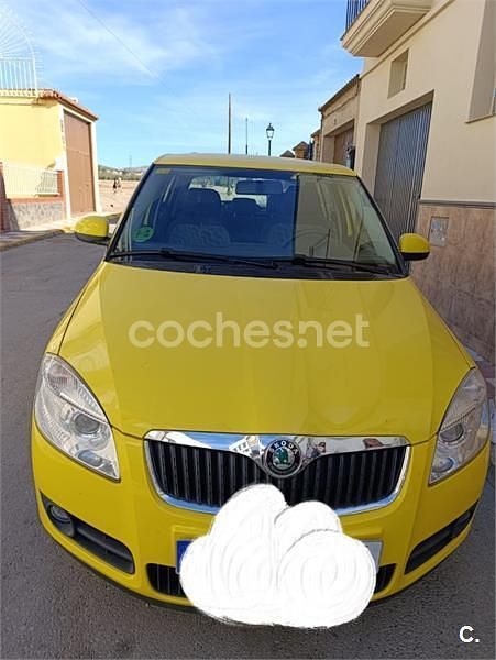Amarillo Usado 2009 Skoda Fabia Berlina | 5500 € (Precio justo) - Imagen 1/4