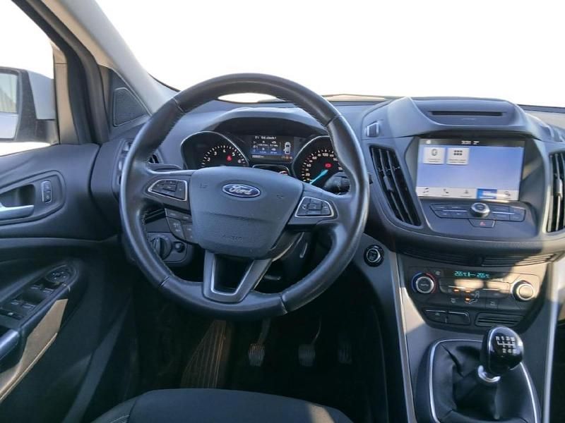 Usado Ford Kuga Trend 150 CV (110 kW) 2019 Blanco SUV