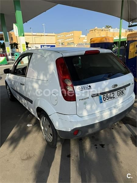 Usado Ford Fiesta Trend 68 CV (50 kW) 2009 Blanco Utilitario