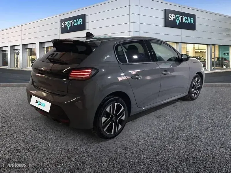 Usado Peugeot 208 Allure 110 CV (80 kW) 2025 Gris Utilitario