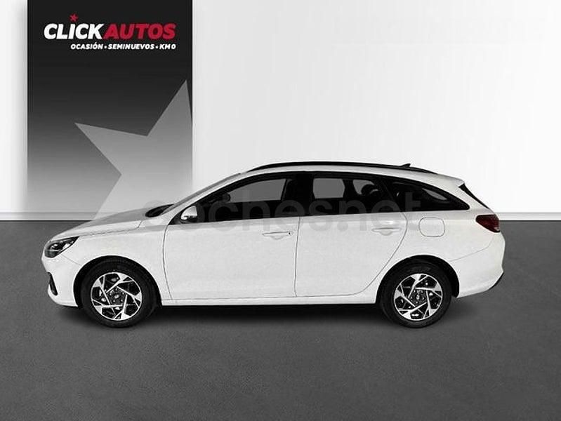 Usado Hyundai i30 120 CV (88 kW) 2024 Blanco Familiar