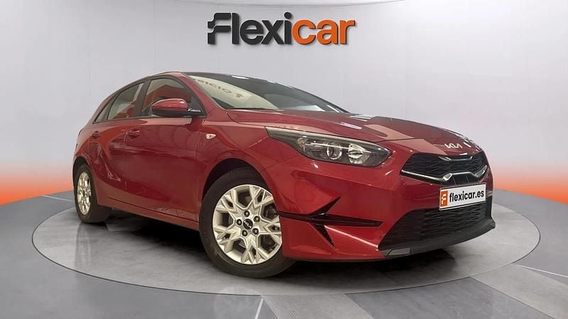 Usado Kia Ceed 120 CV (88 kW) 2023 Burdeos Utilitario