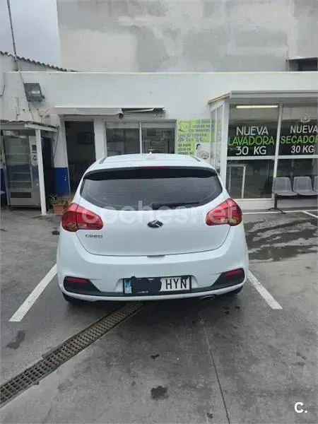 Usado Kia Ceed 100 CV (73 kW) 2014 Blanco Utilitario