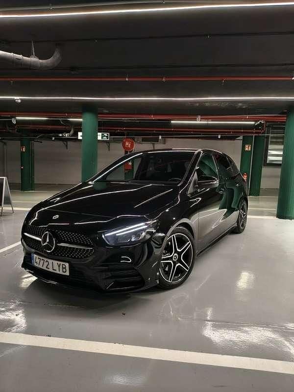 Usado Mercedes B180 116 CV (85 kW) 2022 Negro Monovolumen