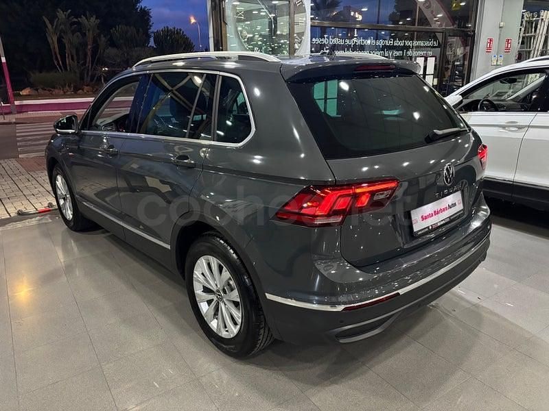 Usado VW Tiguan Life 150 CV (110 kW) 2024 Gris SUV