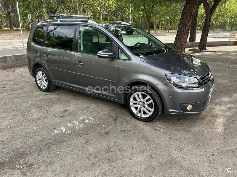 Usado VW Touran Advance 105 CV (77 kW) 2012 Gris / plata Monovolumen