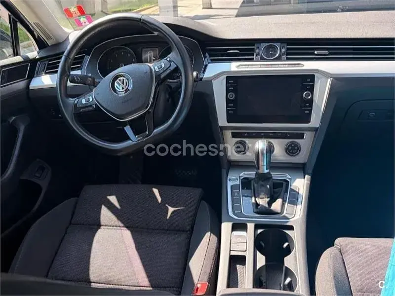 Usado VW Passat Advance 150 CV (110 kW) 2019 Gris / plata Familiar
