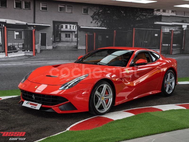 Rojo Usado 2016 Ferrari F12 Coupe | 246.999 € - Imagen 1/4