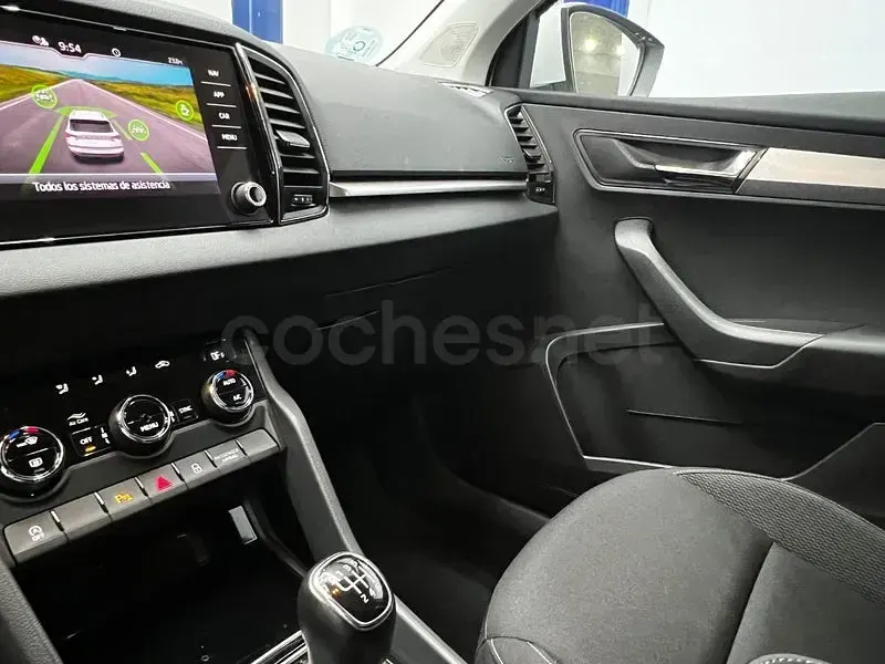 Usado Skoda Karoq Ambition 115 CV (84 kW) 2022 Blanco SUV