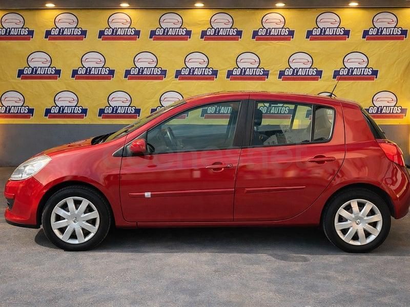 Usado Renault Clio II Dynamique 100 CV (73 kW) 2006 Granate Berlina