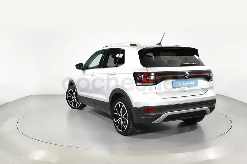 Usado VW T-Cross Sportline 110 CV (80 kW) 2021 Gris / plata SUV