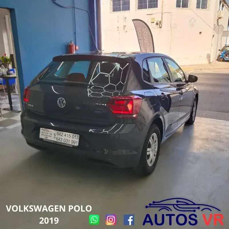 Usado VW Polo Edition 80 CV (58 kW) 2019 Gris Utilitario