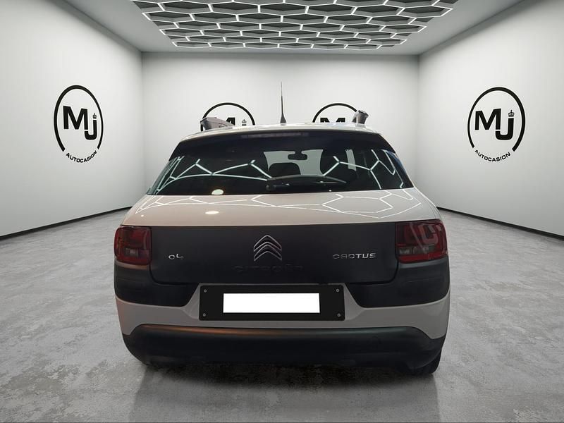 Begagnad Citroën C4 Live 82 HK (60 kW) 2016 Vit SUV