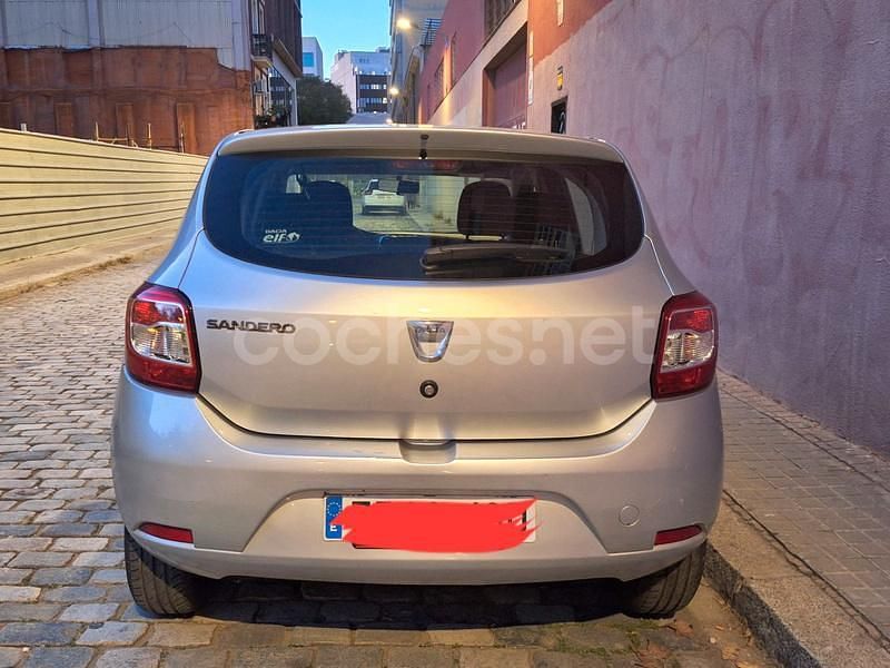 Usado Dacia Sandero Ambiance 75 CV (55 kW) 2015 Gris / plata Berlina