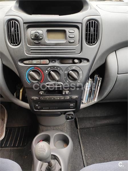 Usado Toyota Yaris Verso Sol 86 CV (63 kW) 2000 Rojo Monovolumen