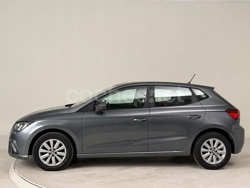 Usado Seat Ibiza Style 75 CV (55 kW) 2018 Gris / plata Berlina