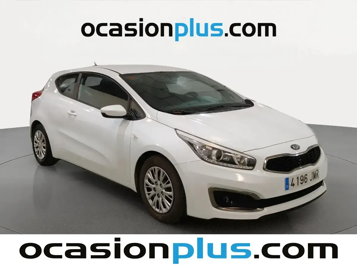 Käytetty Kia Ceed 100 HP (73 kW) 2016 Valkoinen Viistoperä