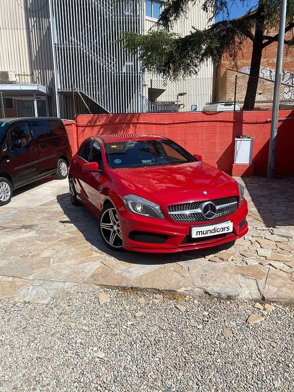 Usado Mercedes A250 AMG line 212 CV (155 kW) 2013 Rojo Utilitario