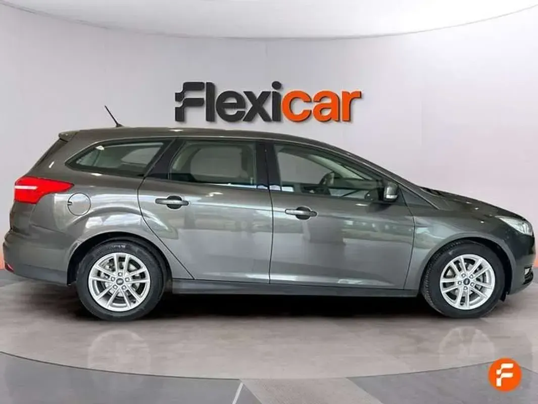 Usado Ford Focus Business Edition 125 CV (91 kW) 2017 Gris Familiar
