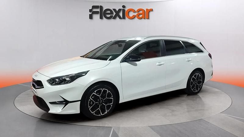 Usado Kia Ceed Style 101 CV (74 kW) 2025 Blanco Utilitario