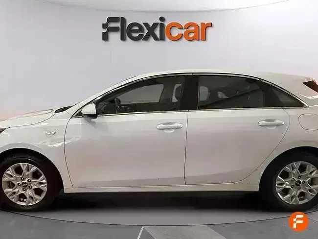 Usado Kia Ceed 136 CV (100 kW) 2023 Blanco Utilitario